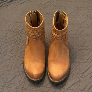 Women’s Very Volatile Booties size 6